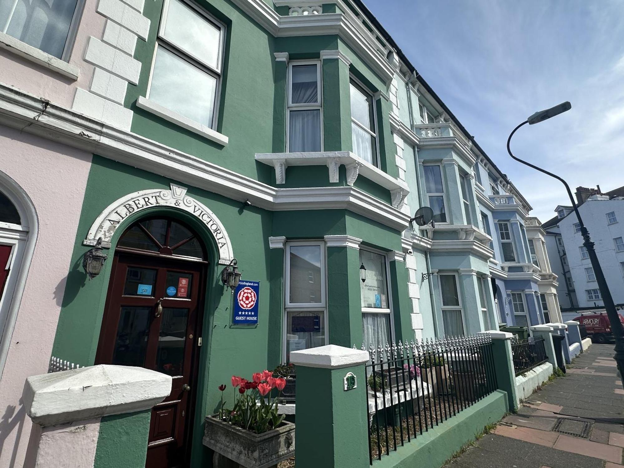 Albert & Victoria Guest House Eastbourne Bagian luar foto